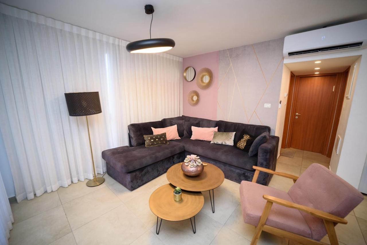 Yalarent Migdalor Boutique Apartments With Sea Views Тверия Экстерьер фото