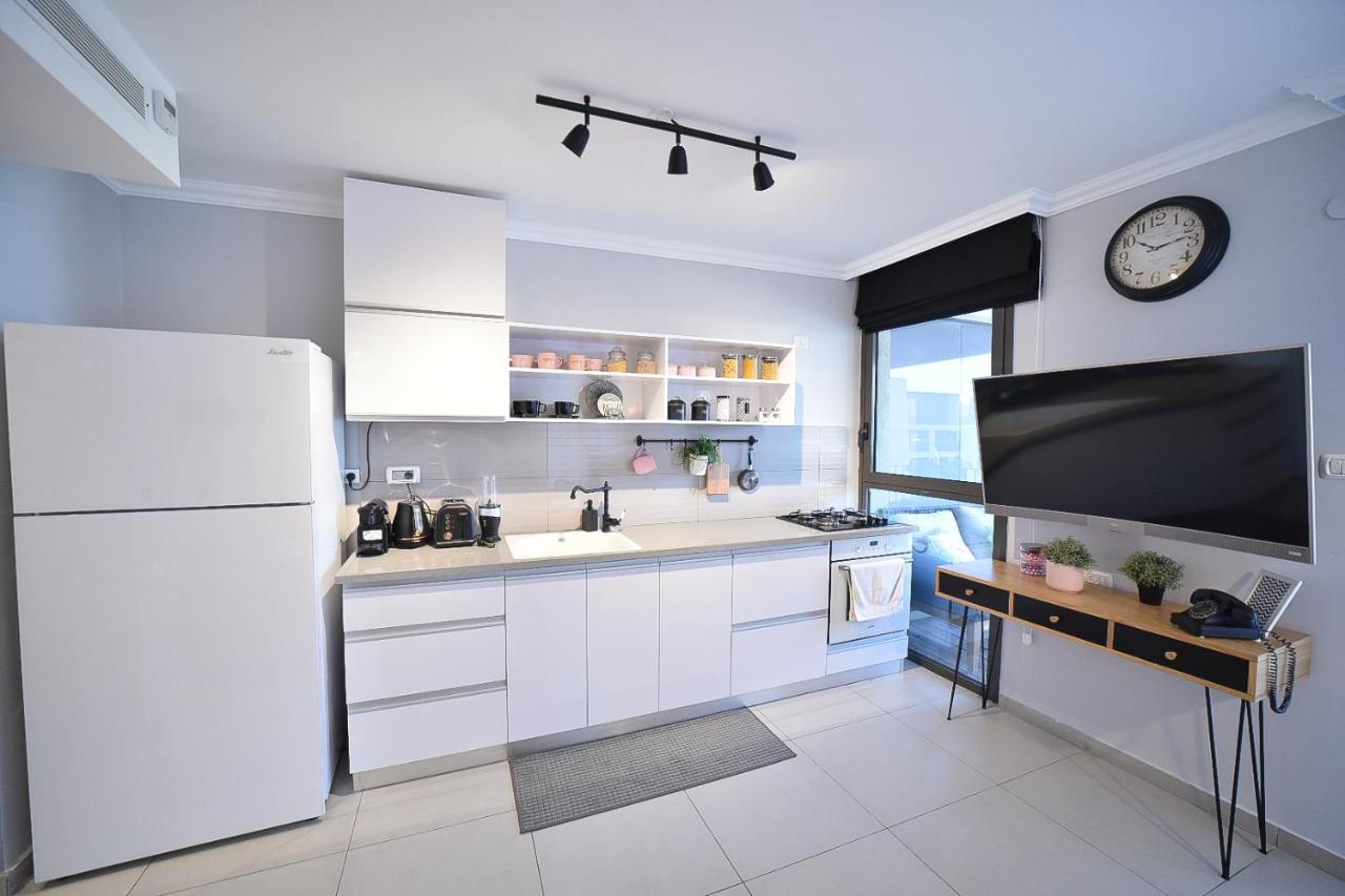 Yalarent Migdalor Boutique Apartments With Sea Views Тверия Экстерьер фото
