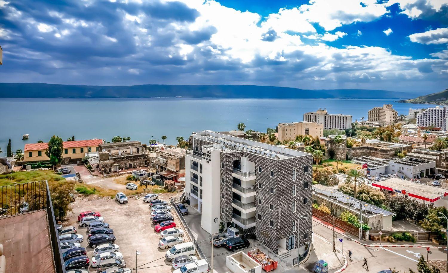 Yalarent Migdalor Boutique Apartments With Sea Views Тверия Экстерьер фото